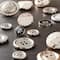 Boutons or et argent de Loops & Threads